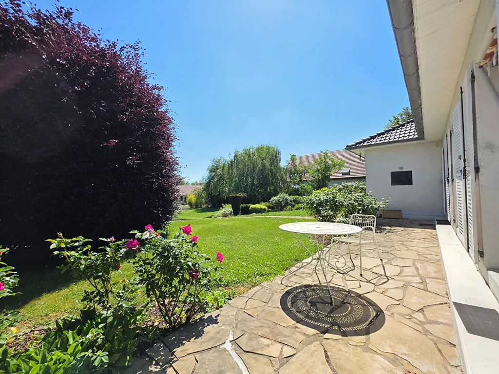 Aed - House with Pool and Tennis Court in Savouges