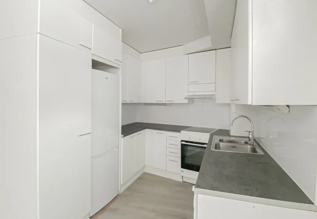 Kitchen - Apartment with Balcony in Tikkurila, Vantaa