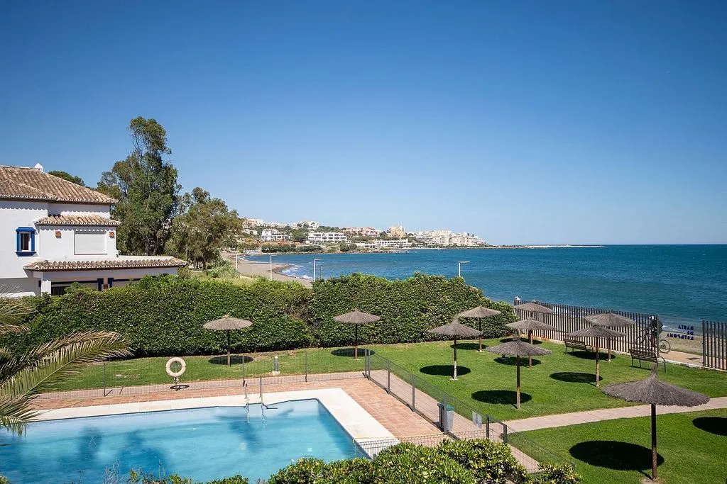 Piscine - Reformed Apartment with Pool in Estepona West