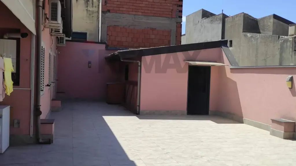 Aed - Independent House with Terrace in Paterno'