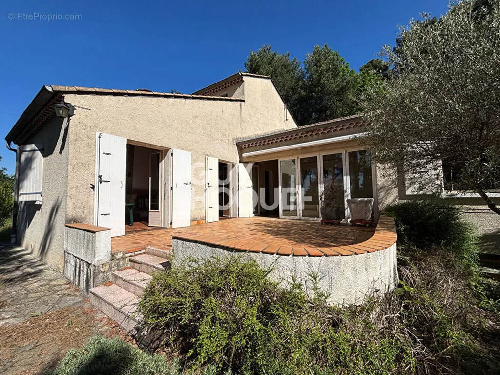Extérieur - Maison d'Architecte avec Jardin à Ucel