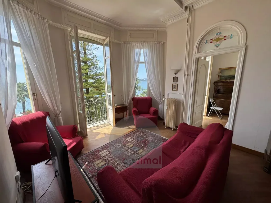 Séjour - Appartement en Bord de Mer avec Balcon à Menton