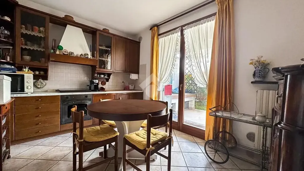Cuisine - Villa with Garden in Due Carrare