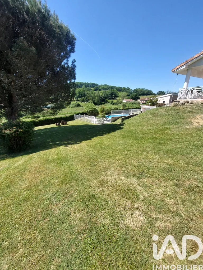 Jardin - Villa avec Piscine et Vue Panoramique sur les Pyrénées à Louit