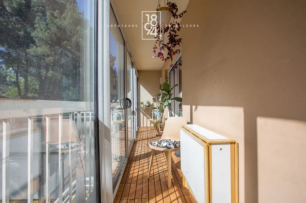Rõdu - Refurbished 3-Bed Flat with Balcony in Château Saint-Cyr
