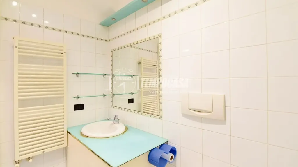 Vannitoad - Two-Level Apartment with Balcony in Cantù