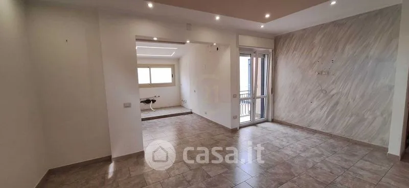 Esik - Three-Bedroom Apartment with Terrace in Catania
