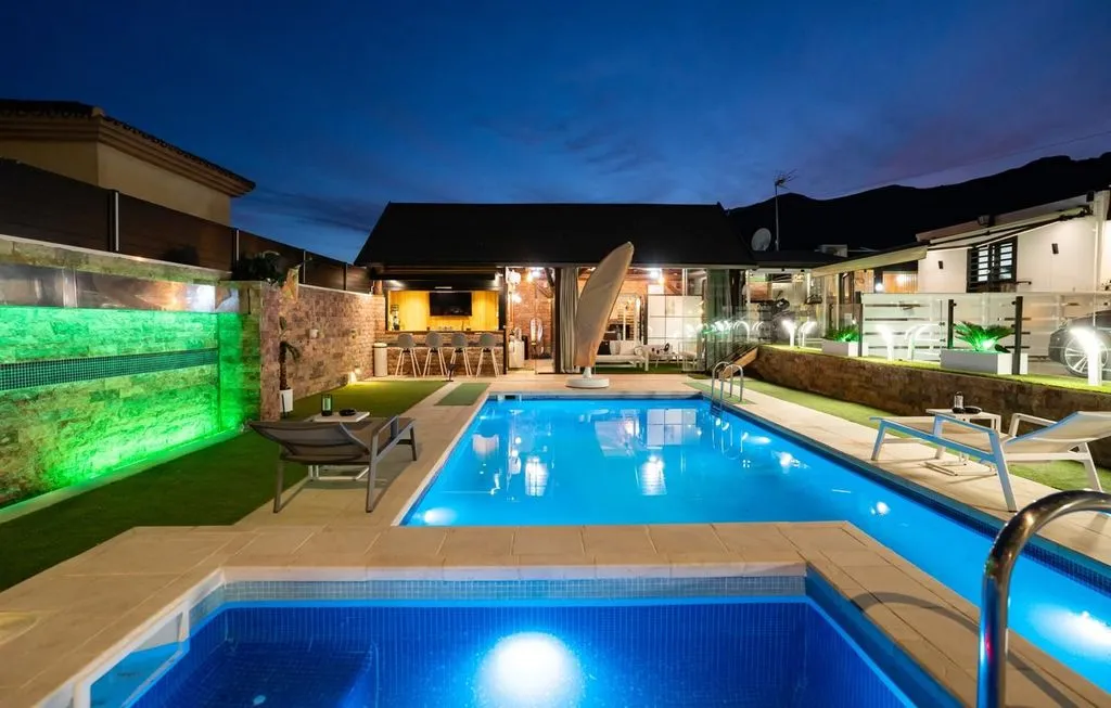 Piscine - Luxury Villa with Pool in Torremolinos