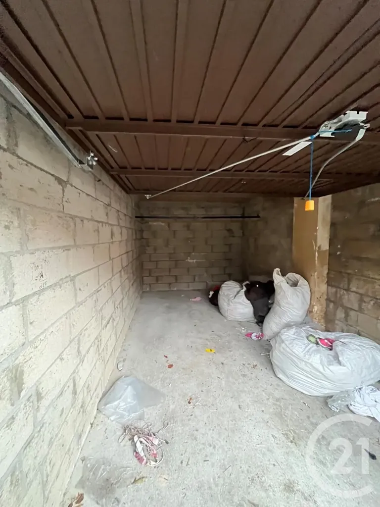 Garage - Box de Parking dans Résidence Calme à Courcouronnes