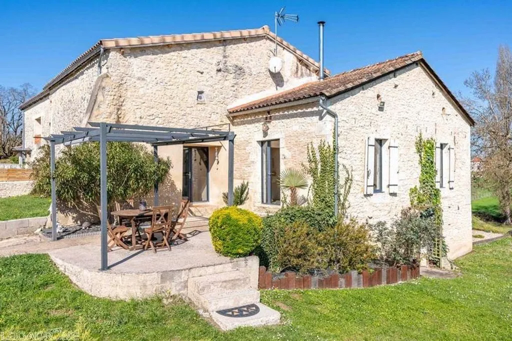 Esterno - Renovated Stone Farmhouse with Pool in Saint-Perdoux