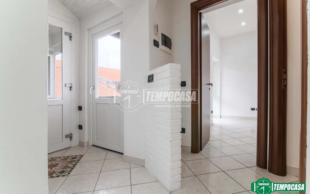 Ingresso - Rustic-Style Flat with Balcony in Cerro Maggiore