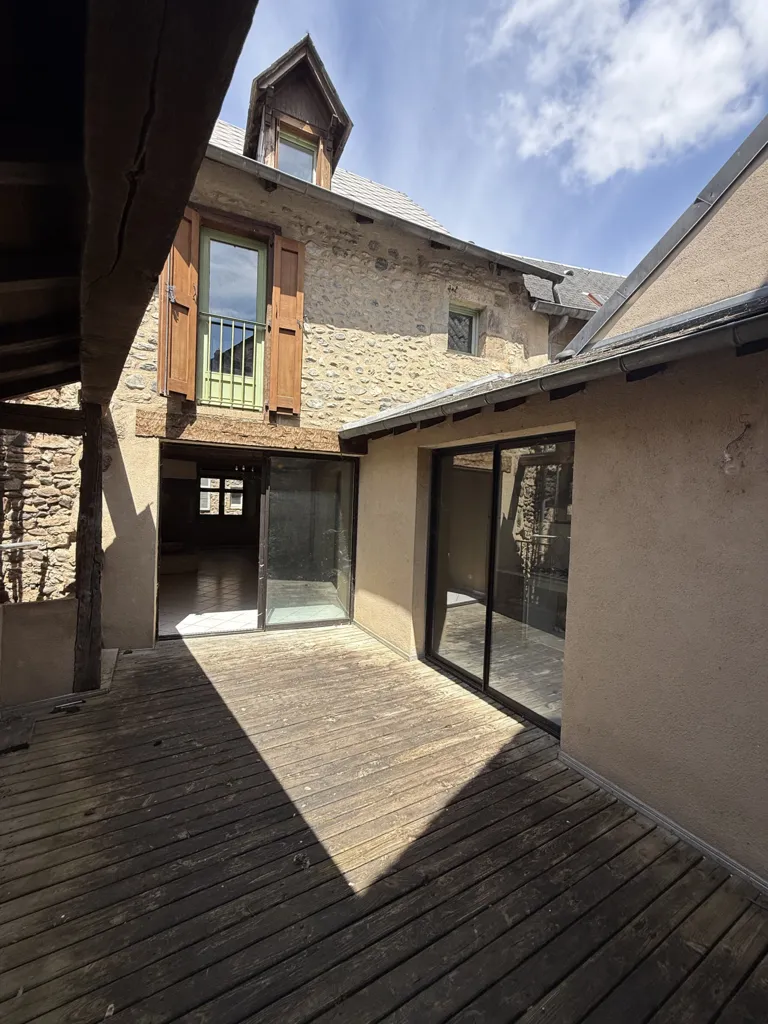 Terrass - Village House with Terrace in Saint-Côme-d'Olt