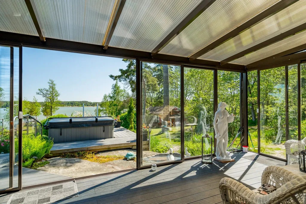 Terrasse - Beachfront House with Private Shore in Hirvensalo
