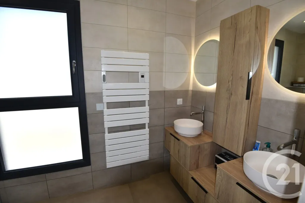 Salles de bain - Maison Récemment Construite avec Terrasse à Breistroff-la-Grande