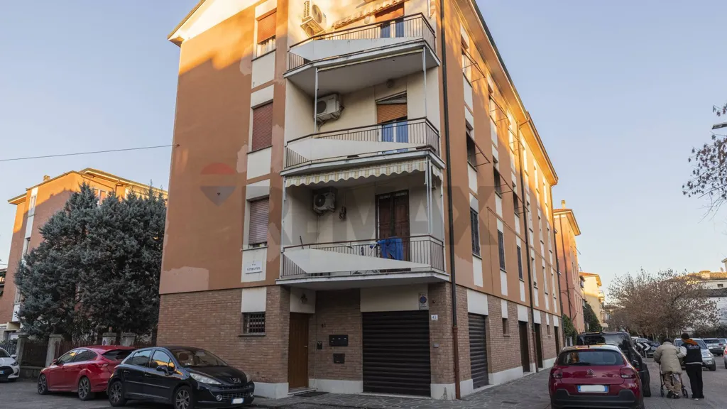 Välivaade - Rearranged Apartment with Balcony in Modena