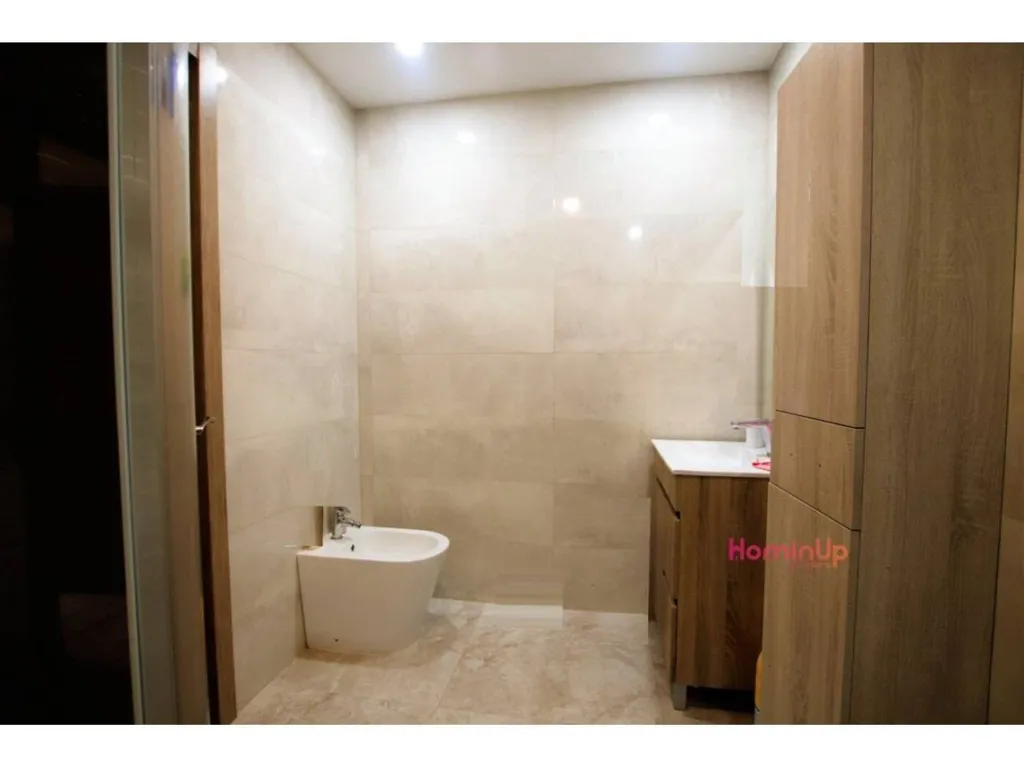 Vannitoad - Three-Bedroom Apartment with High Ceilings in Bilbao