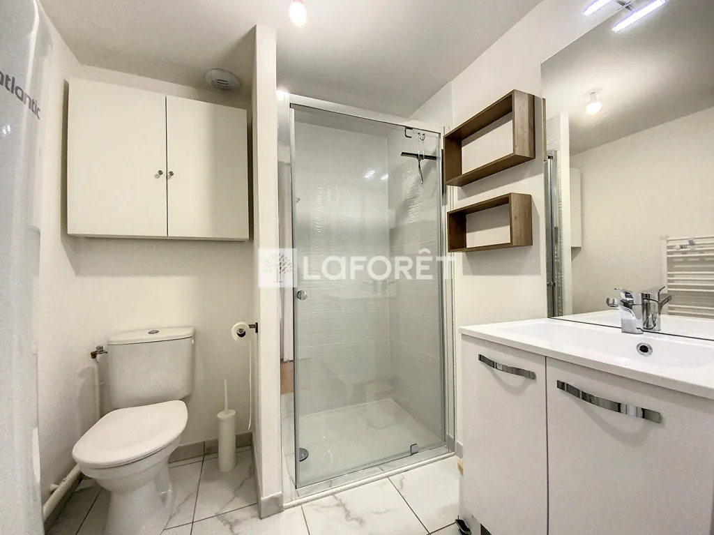 Bagni - Meubled Studio with Balcony in Vernon