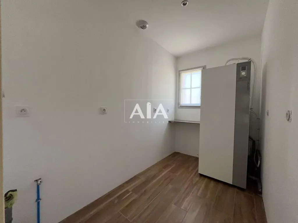Pesuköök - Contemporary House with Panoramic View in Montignac-sur-Charente