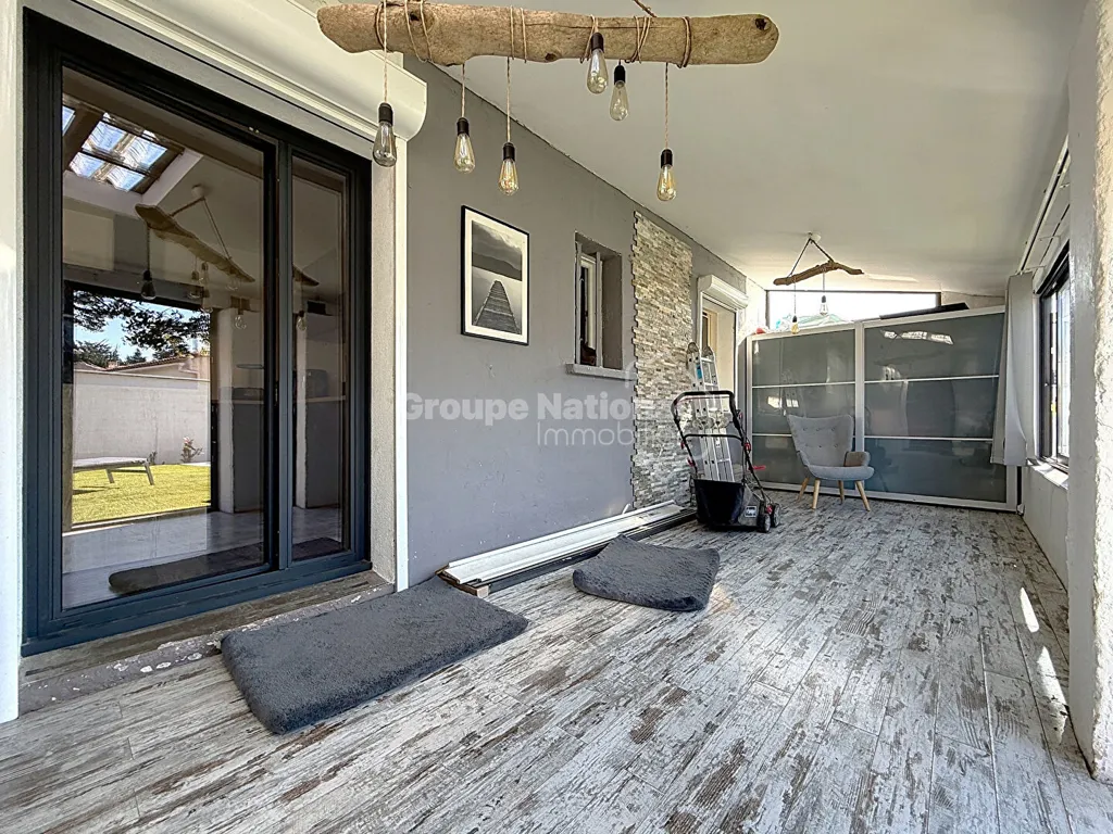 Terrasse - Villa avec Piscine et Garage à Mollégès