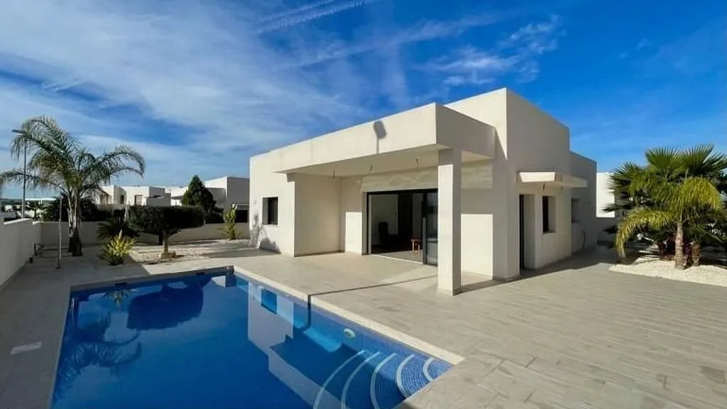 Bassein - New-Build House with Pool in Rafal