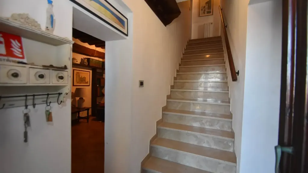 Toad - Tuscan-Style Apartment in Historic Centre, Rosignano Marittimo