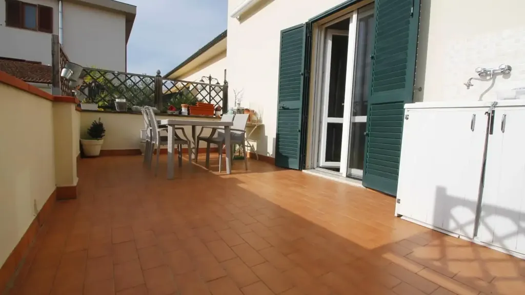 Terrasse - 3-Bedroom Apartment with Terrace in Sovigliana