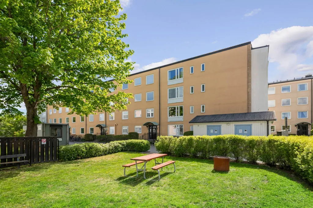 Jardin - Renovated Apartment with Balcony in Västerby