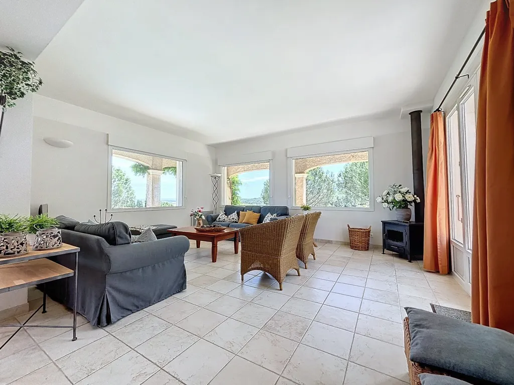 Séjour - Villa d'Architecte avec Piscine dans un Environnement Calme