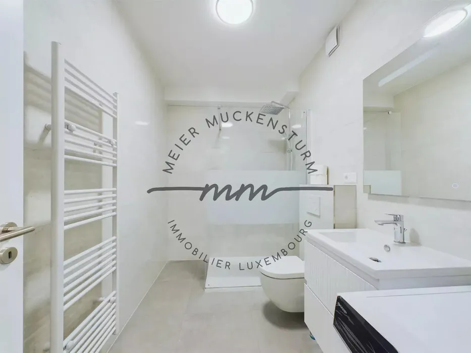 Salles de bain - Chambre Meublée avec Balcon à Luxembourg-Gare