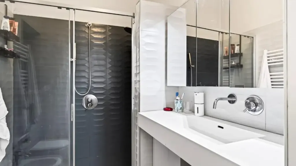 Salles de bain - Spacious 2-Bedroom Apartment in Brescia