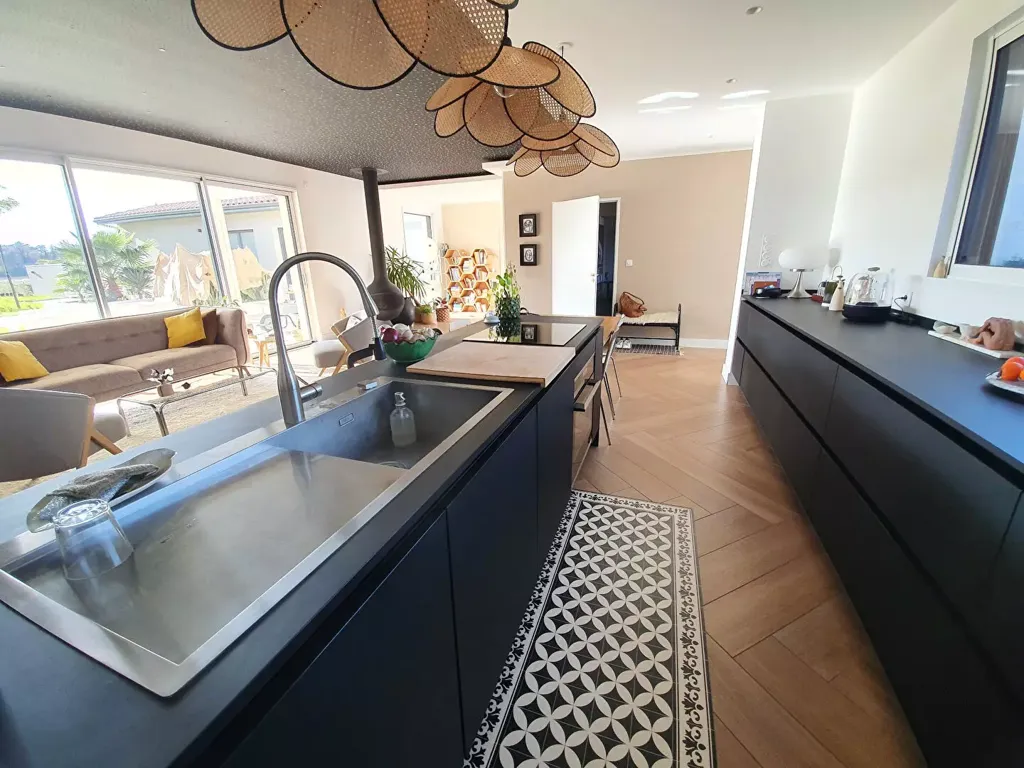 Cuisine - Appartement de standing en rez-de-jardin avec terrasse