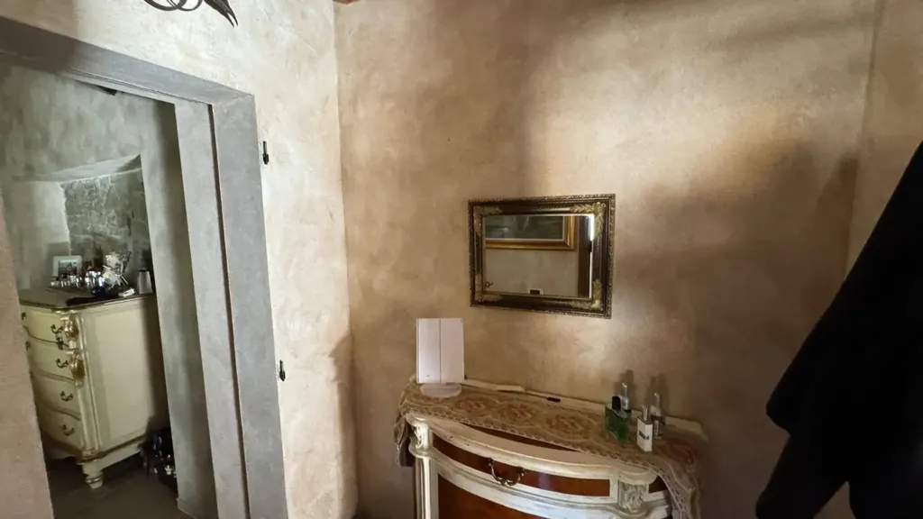 Esik - Rustic Cottage with Garden in Reggello