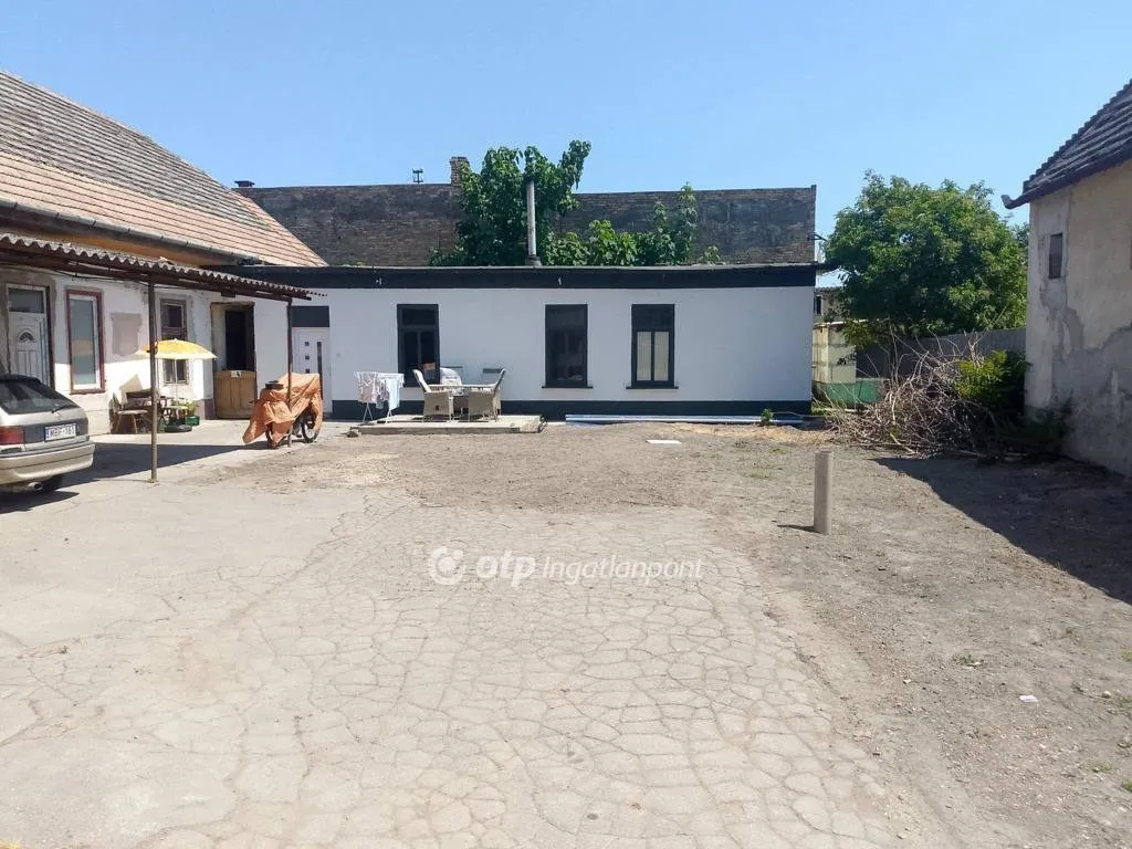 Jardin - Two-Bedroom House in Kiskunlacháza Centre