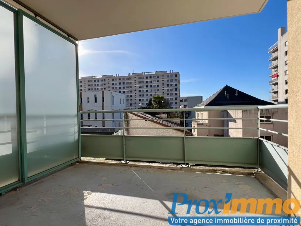 Balcon - Appartement avec Balcon dans Résidence Sécurisée