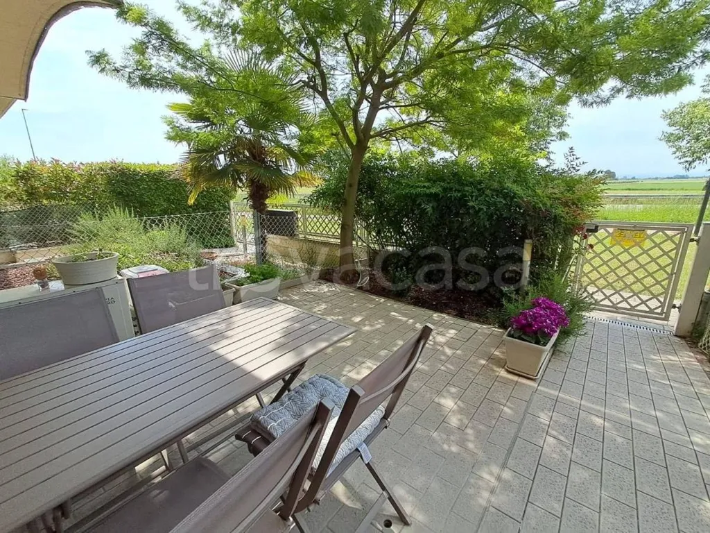 Terrace - Modern Villa with Private Garden in Ravenna