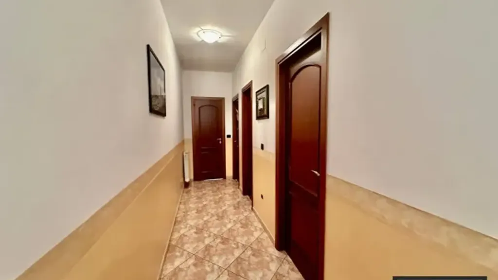 Esik - Terraced House with Office Space in Canicattì