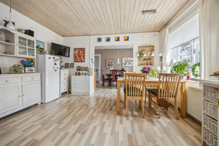 Söögituba - Mixed-Use Property with Garden in Brønderslev