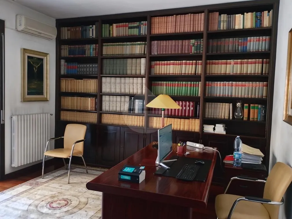 Studio - Office Space with Balcony in Cosenza Città 2000