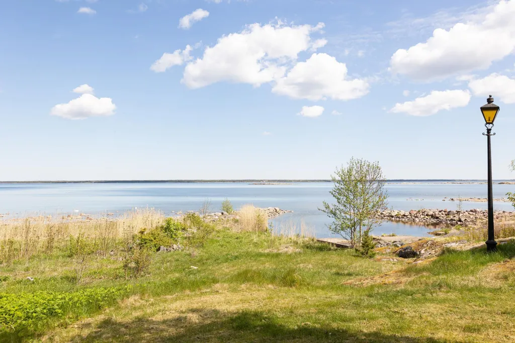 Aed - Charming Seafront Property in Stenskär