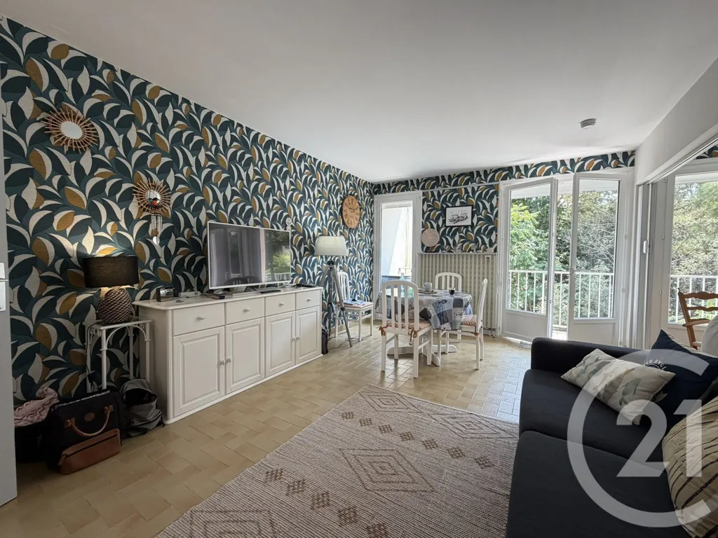 Séjour - Appartement 3 Pièces avec Balcon à Jard-sur-Mer