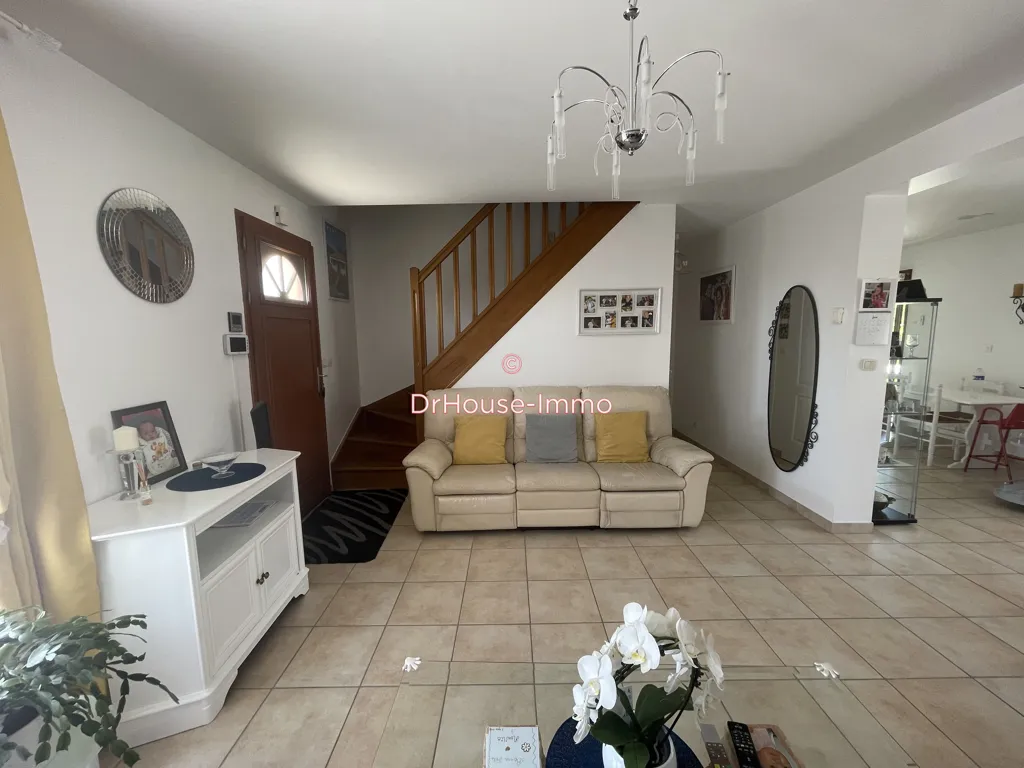 Elutuba - Family House with Full Basement in Ormoy