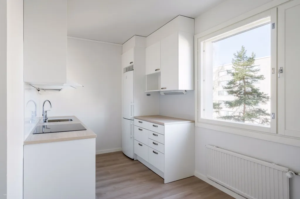 Cuisine - Modernised Studio with Balcony in Koskela, Helsinki