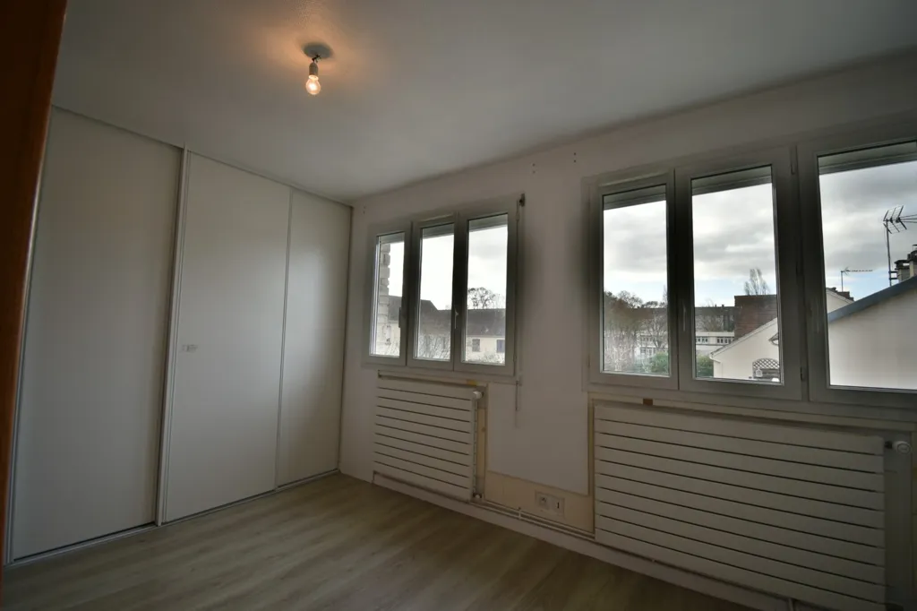 Rooms - Renovated House with Garden in Madeleine District