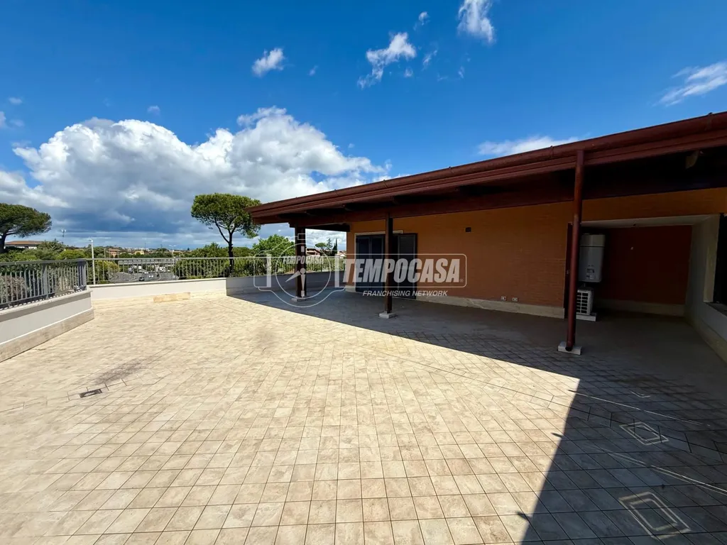 Terrass - Modernised Bilocale with Terrace in Rome