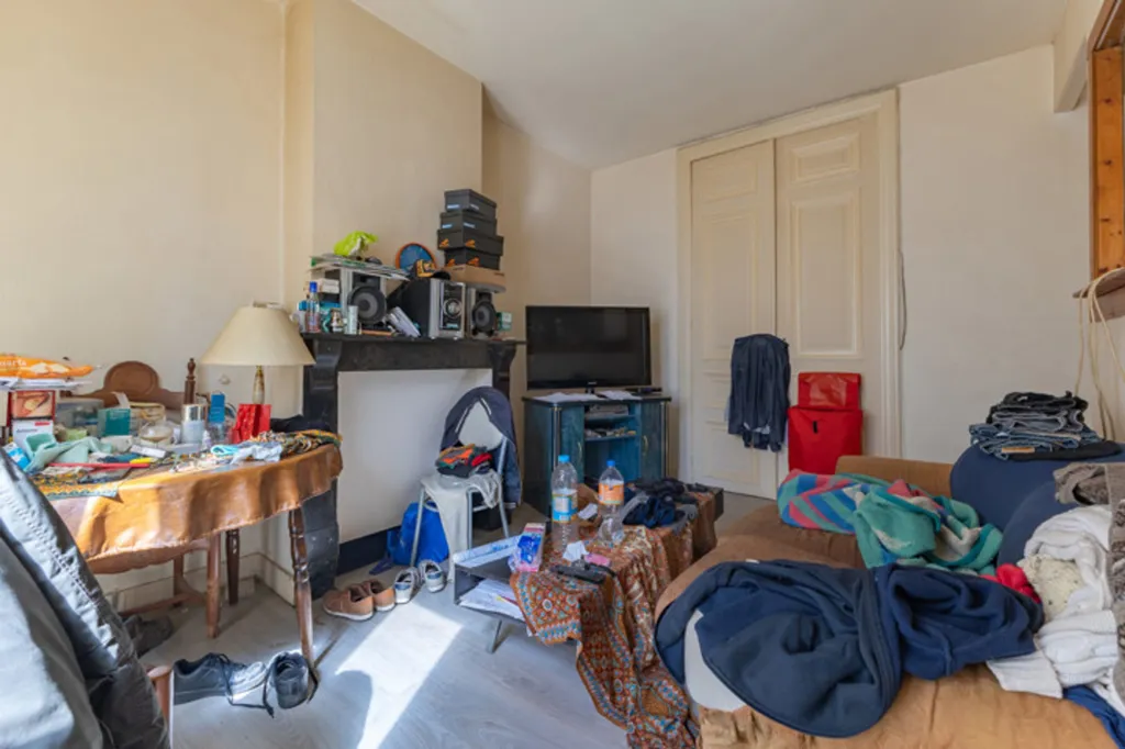 Elutuba - Five-Bedroom House with Terrace in Central Location