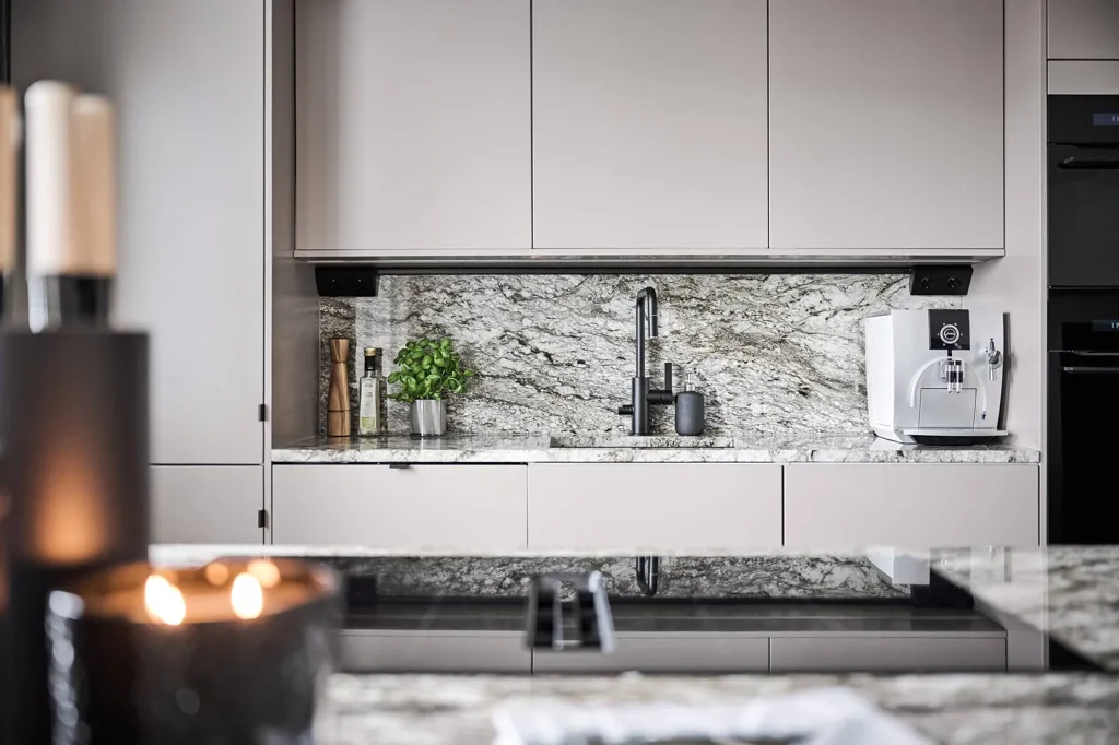 Cuisine - Modernised Two-Bedroom with Nordanro Kitchen in Jönköping