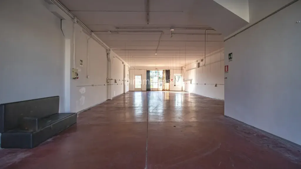 Entrée - Apartment with Industrial Warehouse in Carmignano