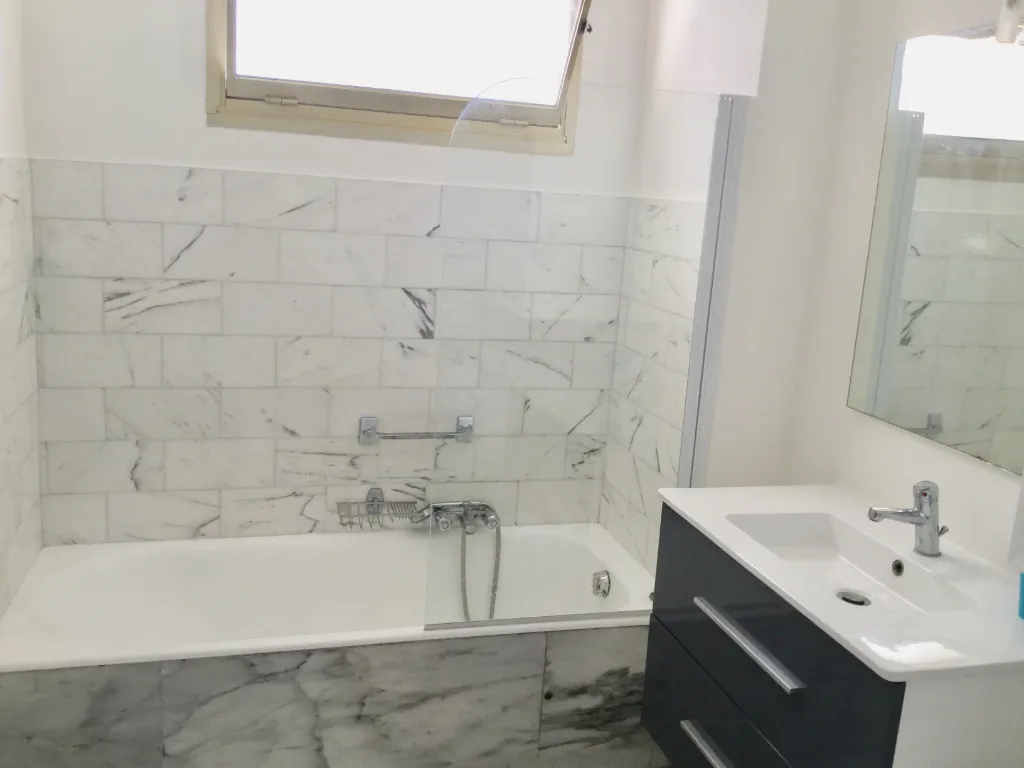 Salles de bain - Appartement Meublé avec 2 Terrasses à Cannes Centre