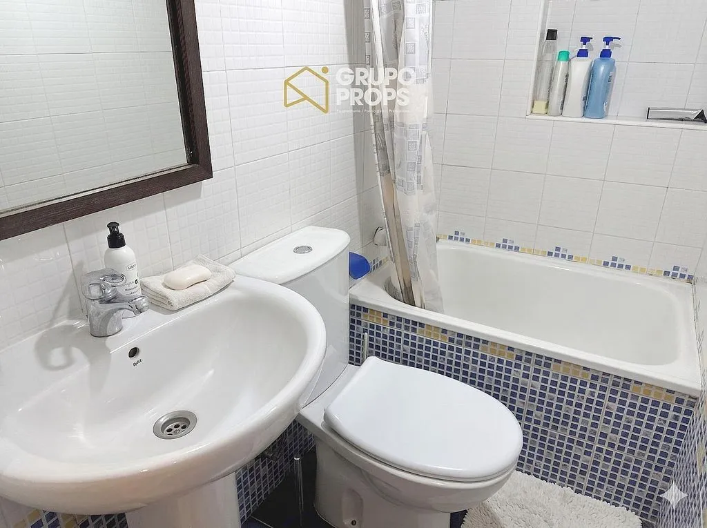 Salles de bain - Duplex with Patio in Palacio, Madrid