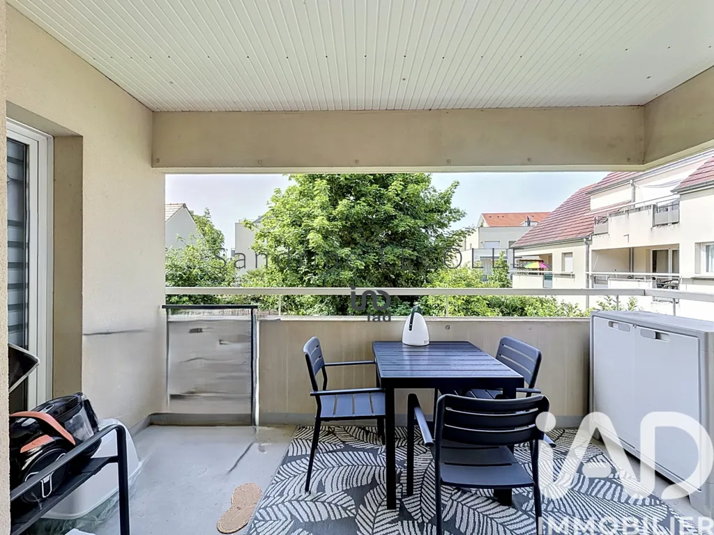 Terrasse - Appartement Rénové avec Terrasse à Chessy